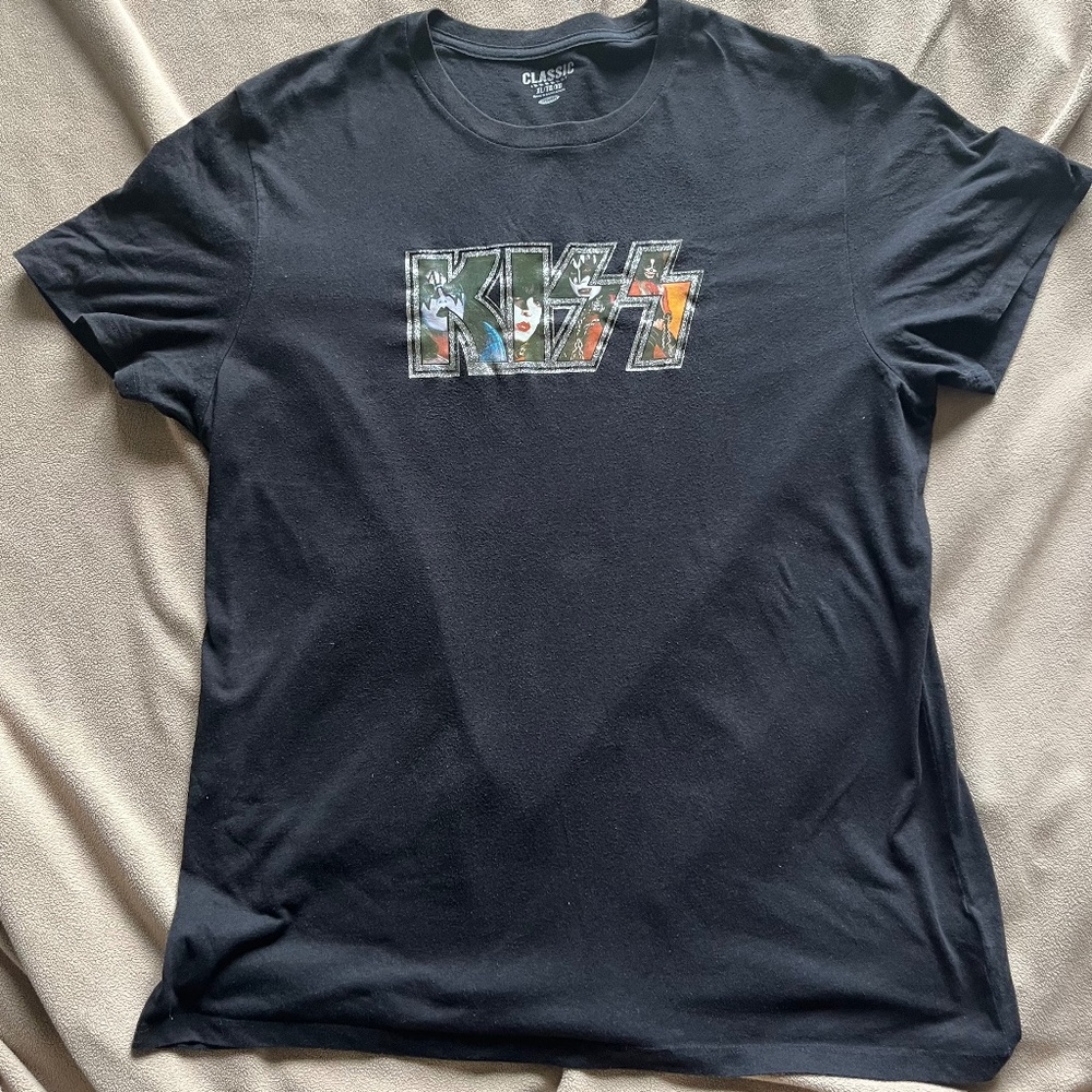 Kiss vintage iron on on shirt. Men’s size XL.